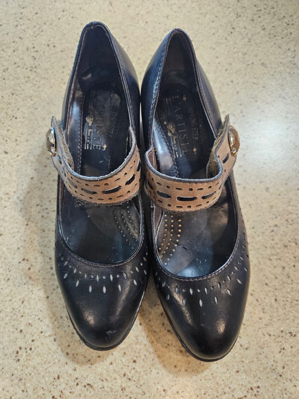 L'Artiste by Spring Step Teo-Tone Leather Mary Jane Heels w/ Hook & Loop Close